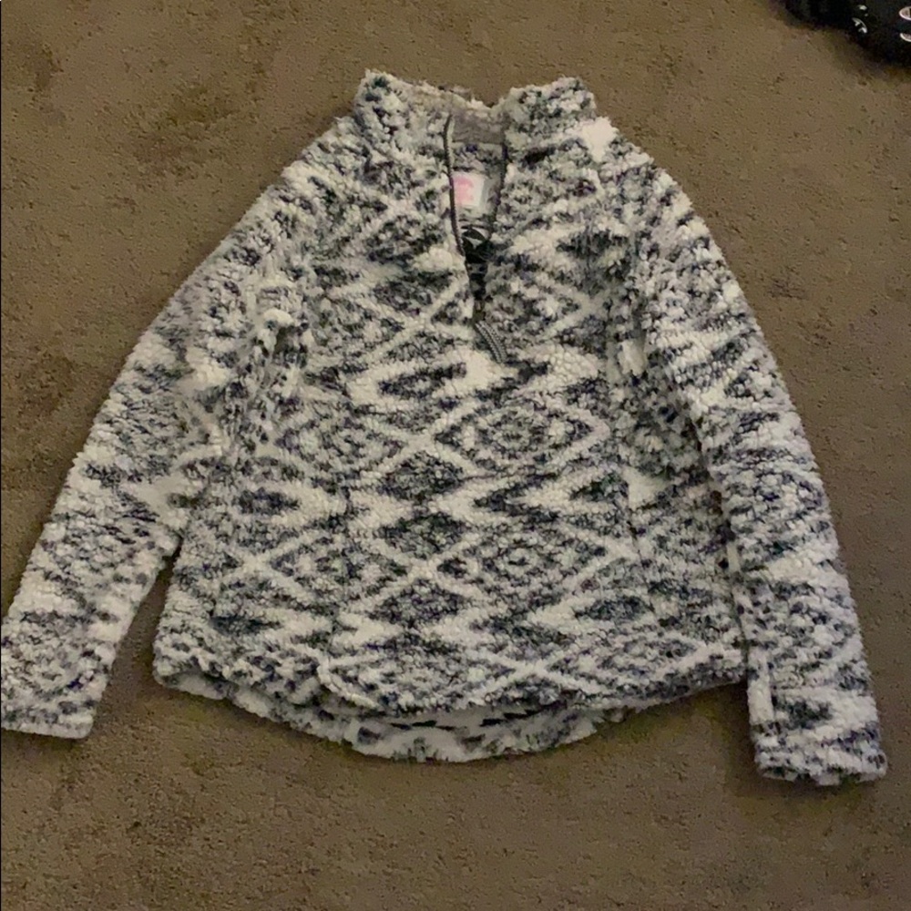 Cozy Sherpa black and white.